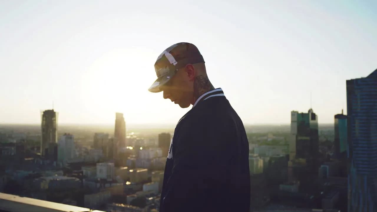 Tekst piosenki KaeN Kim jestem – odkryj emocje i tożsamość